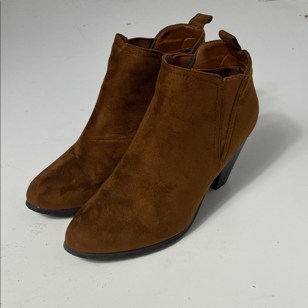 Pierre Dumas Sz 9 Brown Slip On Heeled Boots